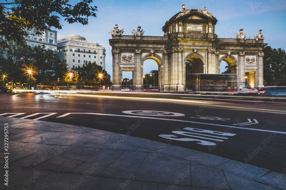Obraz premium Madrid: Puerta de Alcalá