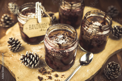 Schoko-Chili-Kirsch-Crumble im Glas