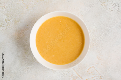 Foto Dough cooking - mix of eggs, white and brown sugar and butter in bowl, top view