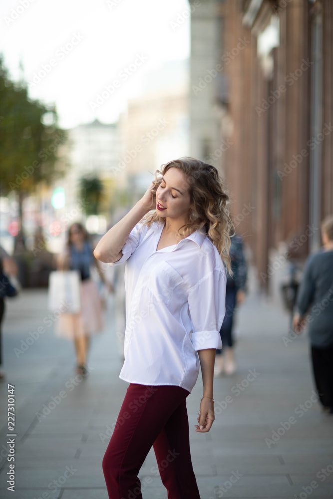 Street photo shoot with a wonderful girl.Photo shoot in Moscow in a beautiful hearth. Street photo shoot with a wonderful girl.Photo shoot in Moscow in a beautiful hearth.