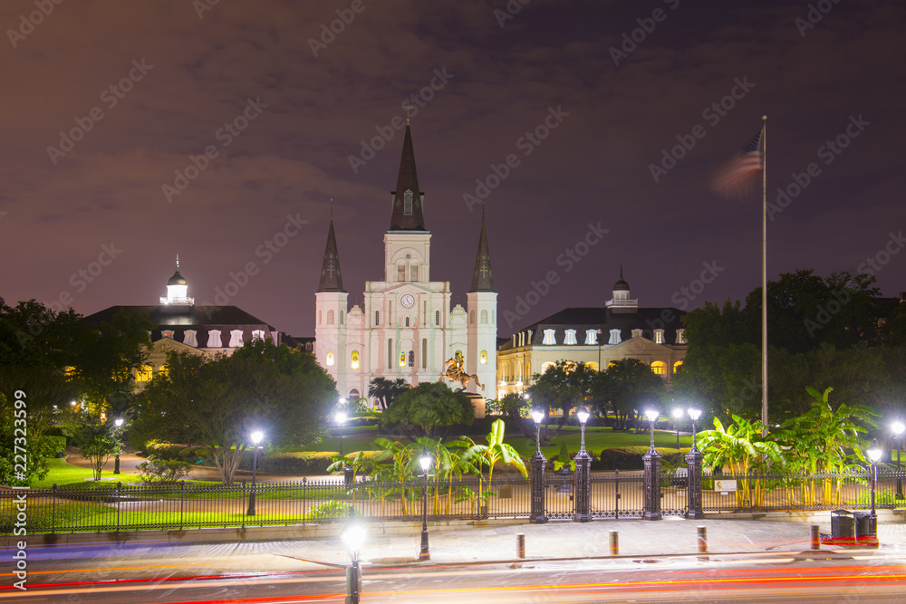 Obraz premium St. Louis Cathedral at French Quarter at twilight in New Orleans, Louisiana, USA.