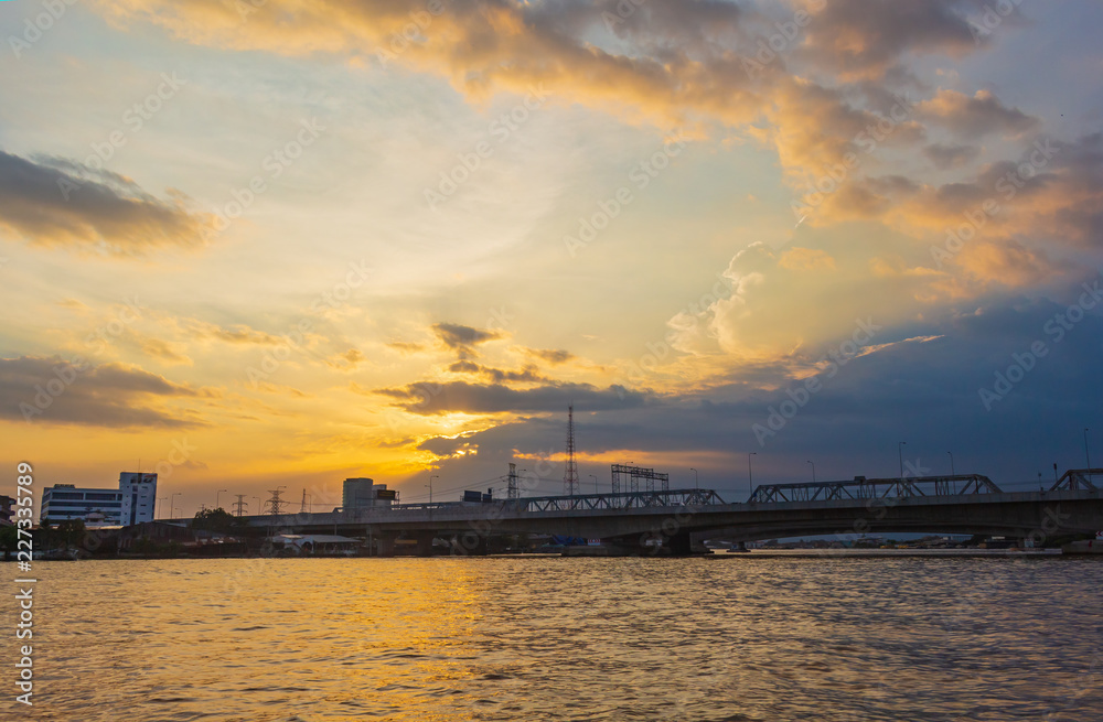 View the sunset at chaopraya River