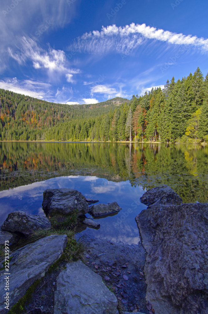 Fototapeta premium HERBST am Großen Arbersee im Bay.Wald