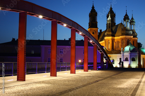  The bridge at the cathedral at night