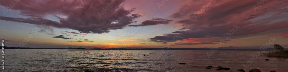 Lago di Bolsena al tramonto