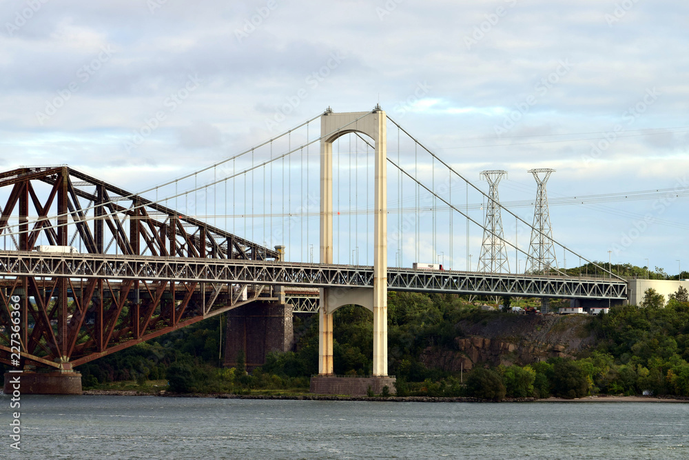 Fototapeta premium bridge in quebec city