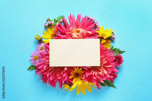 Fototapeta Naklejka Na Ścianę i Meble -  Flat lay composition with beautiful dahlia flowers and blank card on color background