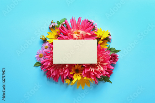 Fototapeta Naklejka Na Ścianę i Meble -  Flat lay composition with beautiful dahlia flowers and blank card on color background
