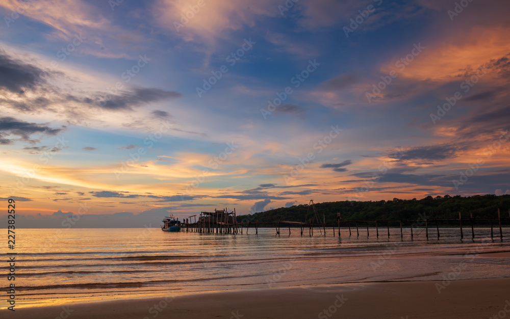 Naklejka premium sunset on beach