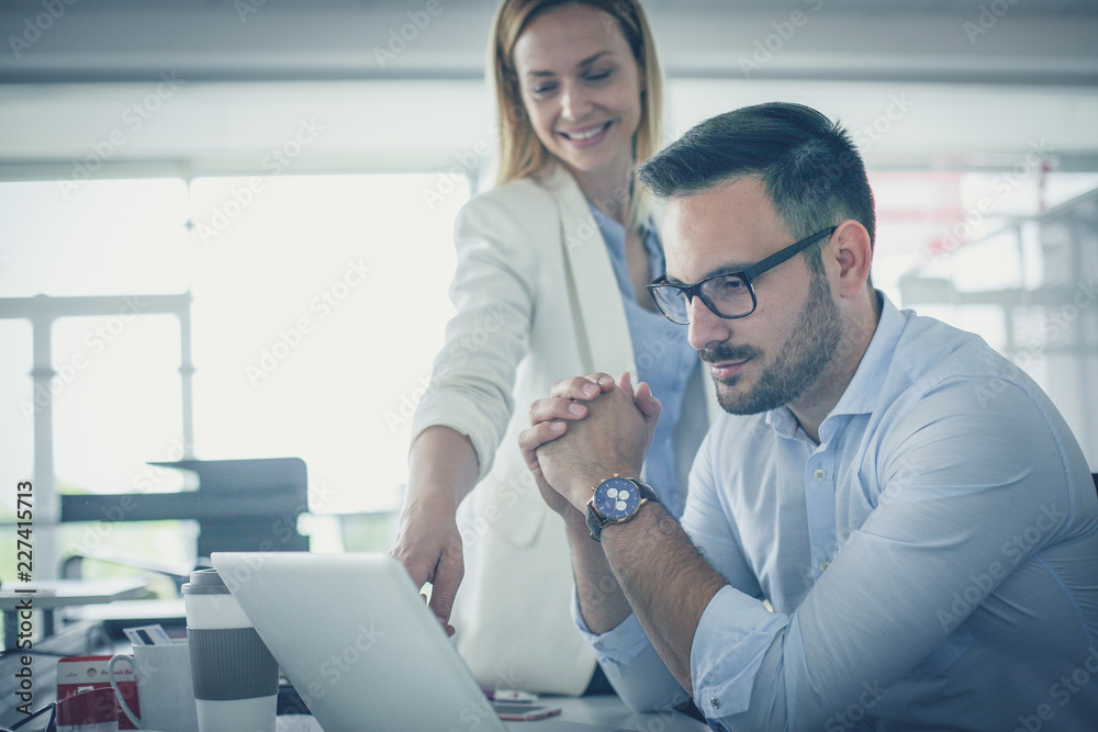 Obraz premium Think about this business offer.