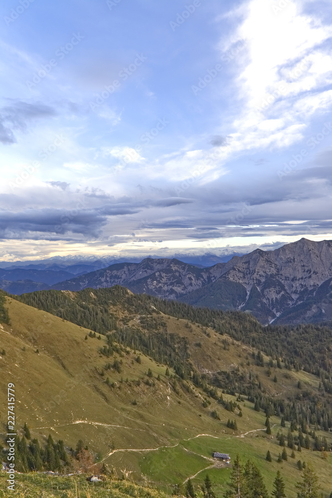 Berglandschaft in den Alpen in Bayern beim Spitzungsee