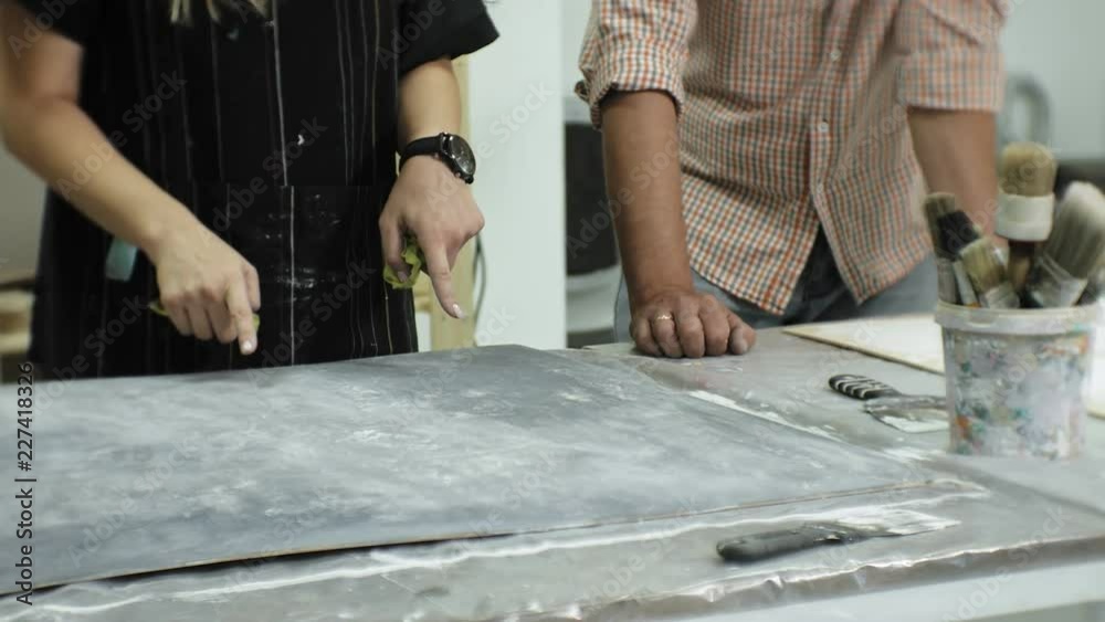 Masters in the art studio process the wood with paint and putty, achieve the aging effect Masters in the art studio process the wood with paint and putty, achieve the aging effect
