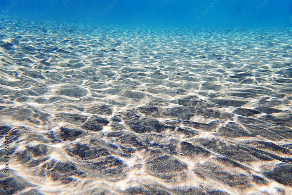 Naklejka premium sea sand waves in water