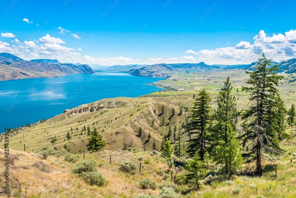 Naklejka premium View at the Kamloops lake in British Columbia - Canada