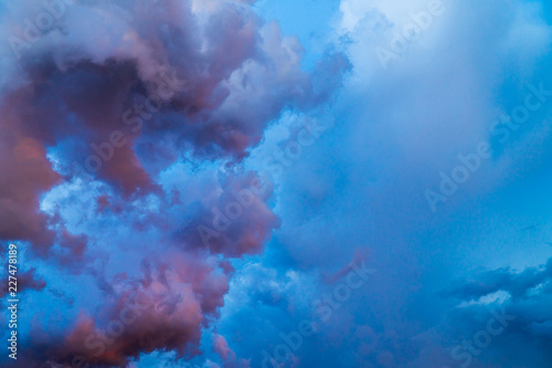 Fototapeta Naklejka Na Ścianę i Meble -  colorful dramatic sky with cloud at sunset.