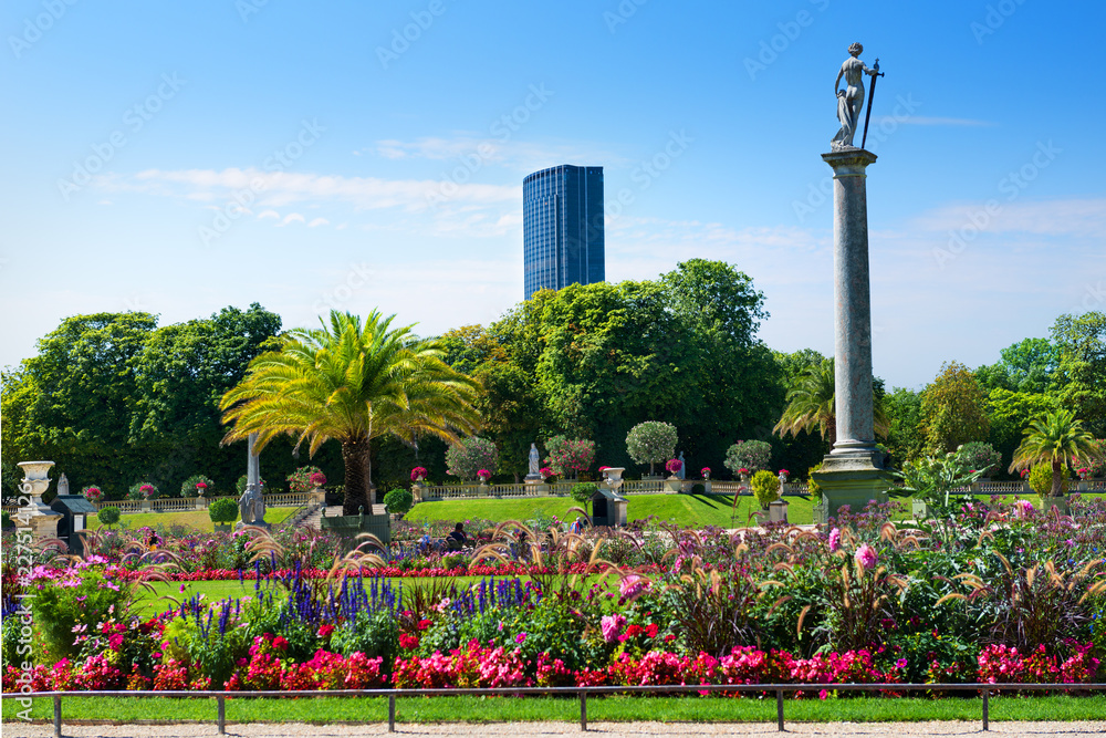 Obraz premium Park and Montparnasse