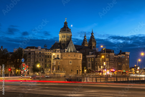 Fototapeta Naklejka Na Ścianę i Meble -  Amsterdam city at night and canals