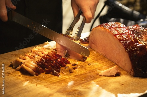 Φωτογραφία Carving Baked Ham