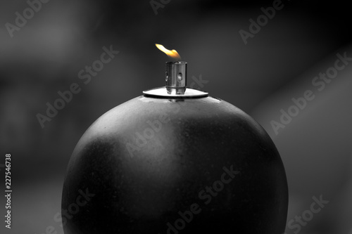 Öl Lampe, die aussieht wie eine Bombe