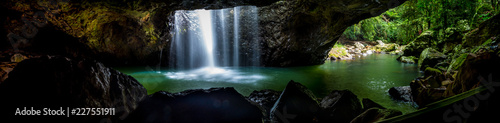 Fototapeta Wodospad w jaskini