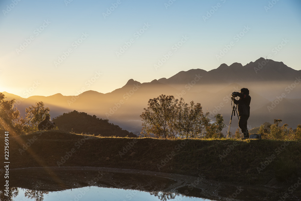 Fototapeta premium photographer at sunrise