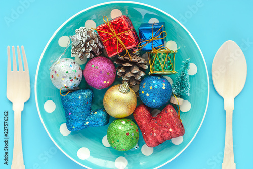 Polka dot plate of Xmas orn...