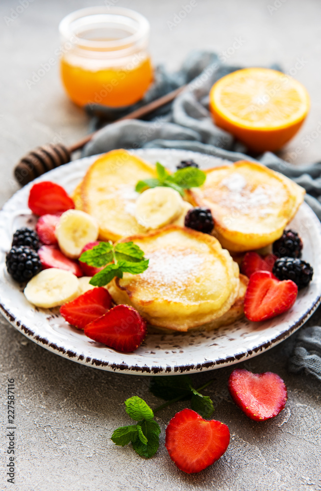 Delicious pancakes with berries Delicious pancakes with berries