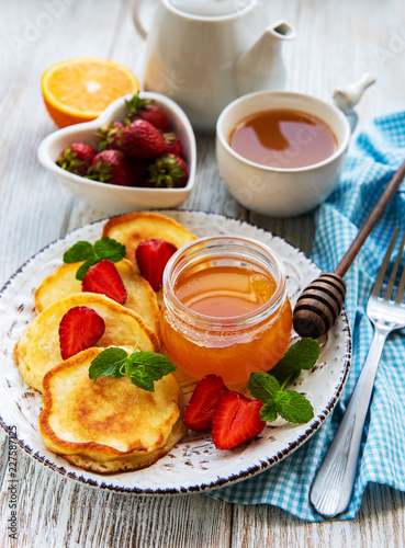 Delicious pancakes with strawberry