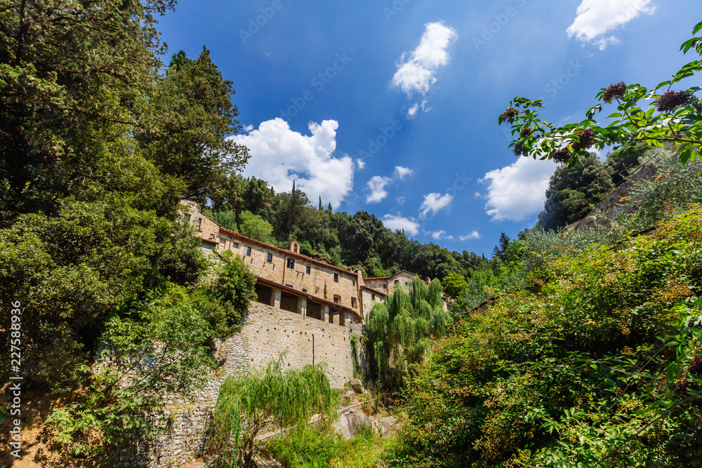 Fototapeta premium House in the valley near Cortona, Italy