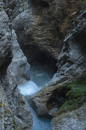 Fluss in der Gletscherschlucht, Rosenlaui, bei Meiringen BE, Schweiz photo