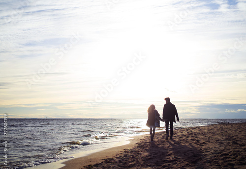 love story, pair on the beach