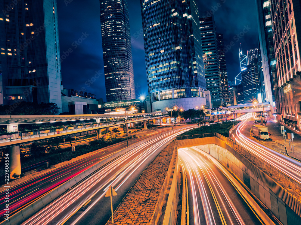 Obraz premium Street traffic in Hong Kong at night