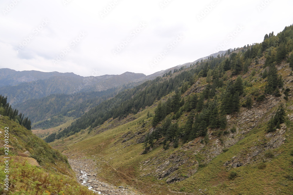 Naklejka premium River passing through under the big mountains