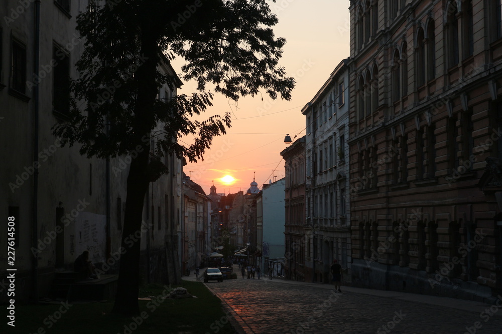 Lviv, sunset, city ,building, urban 