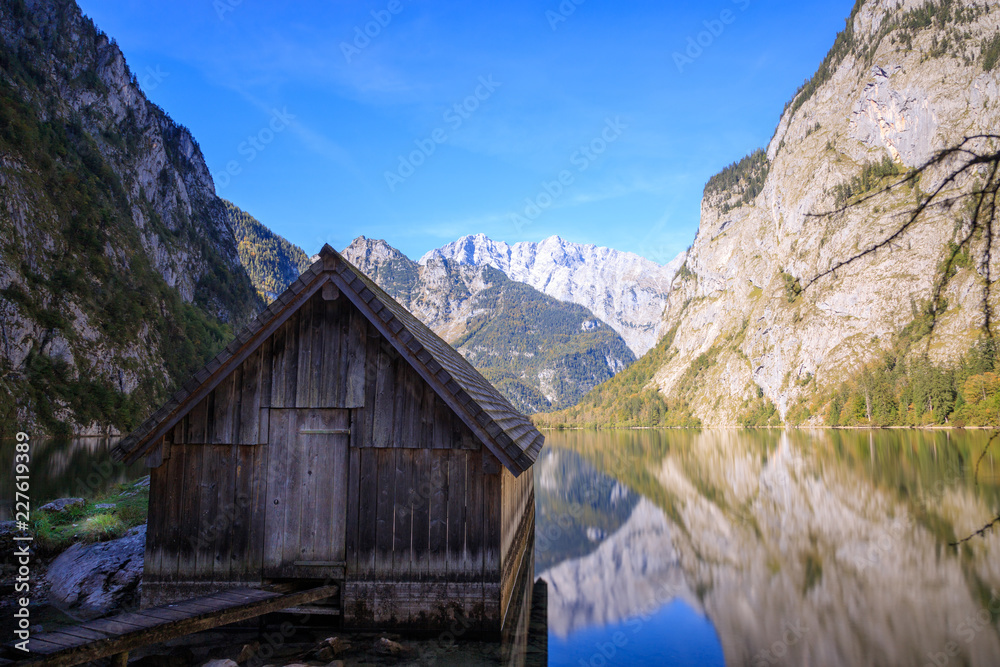 Einsame Hütte am Obersee in Bayern