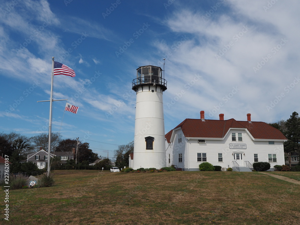 Chatham Lighthouse mit amerikanischer Fahne, Massachusetts