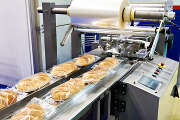 Packing machine for loaves bread