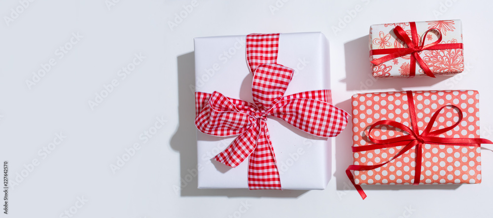 Fototapeta premium Christmas gift boxes on a white background