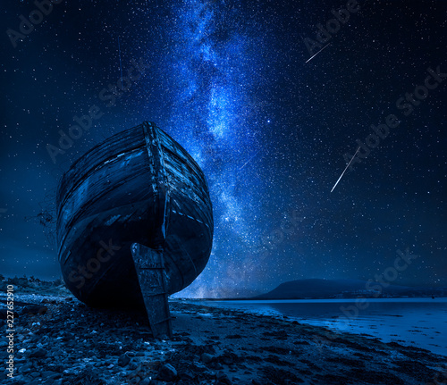 Fototapeta Naklejka Na Ścianę i Meble -  Milky way, falling stars and abandoned shipwreck, Fort William, Scotland