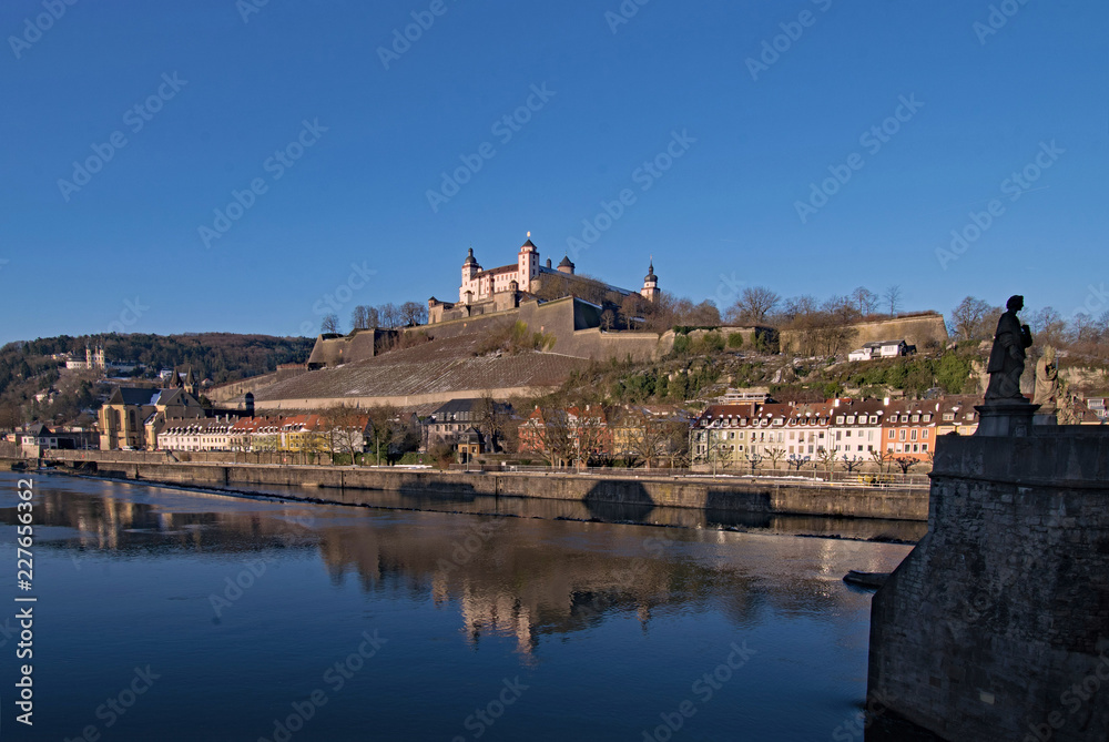 Blick über den Main zur Festung Marienberg, Würzburg, Unterfranken, Bayern, Deutschland 