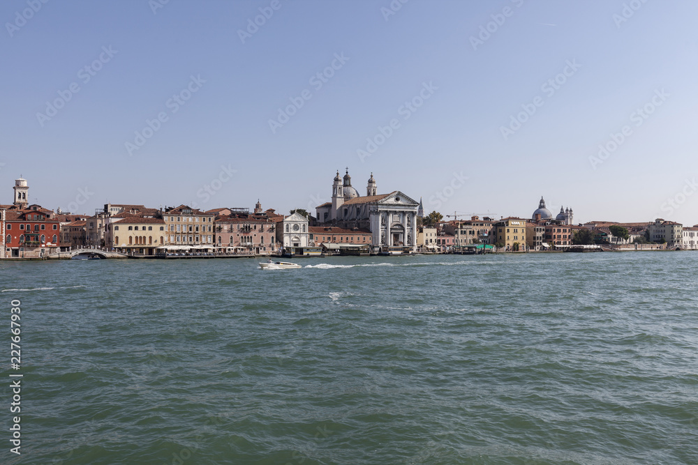 Набережная Венеции с церковью Джезуати