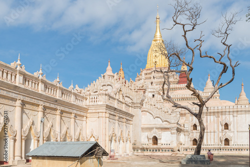 Ananda Paya, one of the most important pagoda of Bagan area © insideout78