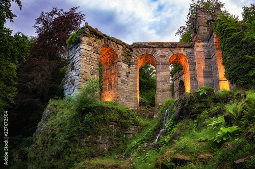 Beleuchtete Wasserspiele