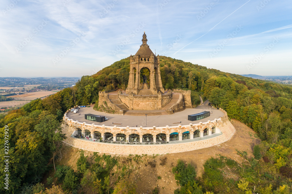 Wunschmotiv: Kaiser-Wilhelm Denkmal aus der Luft, Minden, NRW, Deutschland #227672929