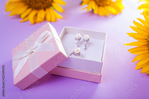 Set of pearl jewellery in the gift box with sunflowers