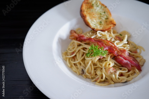 spaghetti carbonara with bacon