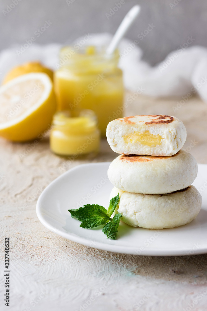 Cheesecakes on rice flour with lemon kurd for breakfast Cheesecakes on rice flour with lemon kurd for breakfast