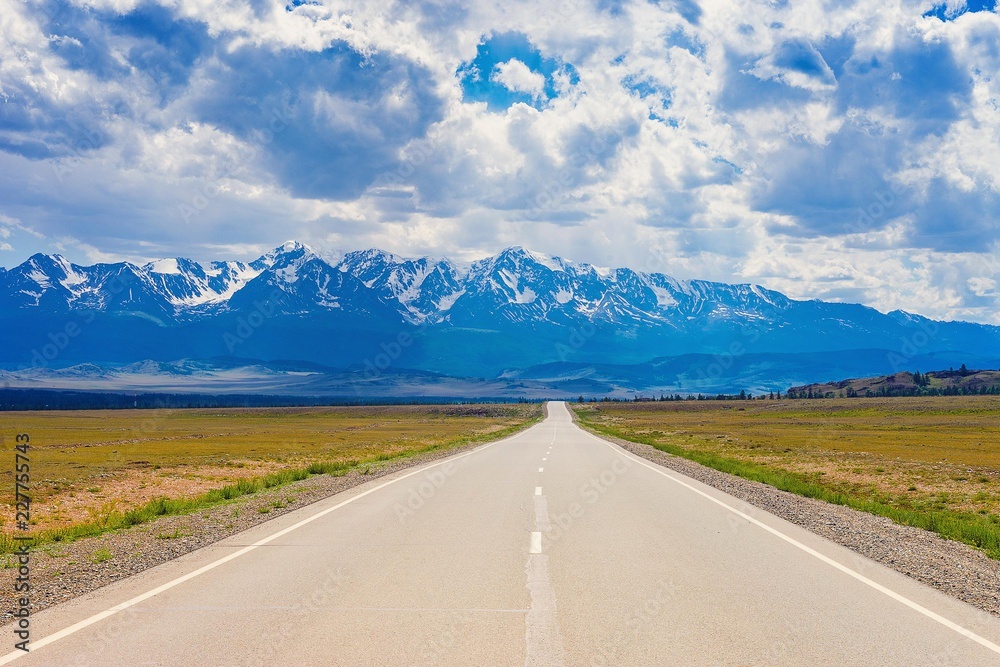 Fototapeta premium Highway from the desert to the mountains