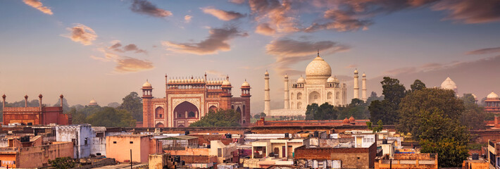 Wandcirkels Bruin Taj Mahal uitzicht over Agra  © Dmitry Rukhlenko