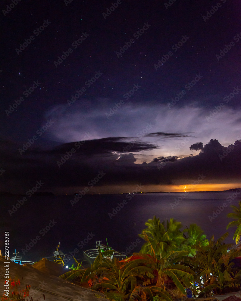 Fototapeta Burza z piorunami nad Balayan Bay / Anilao